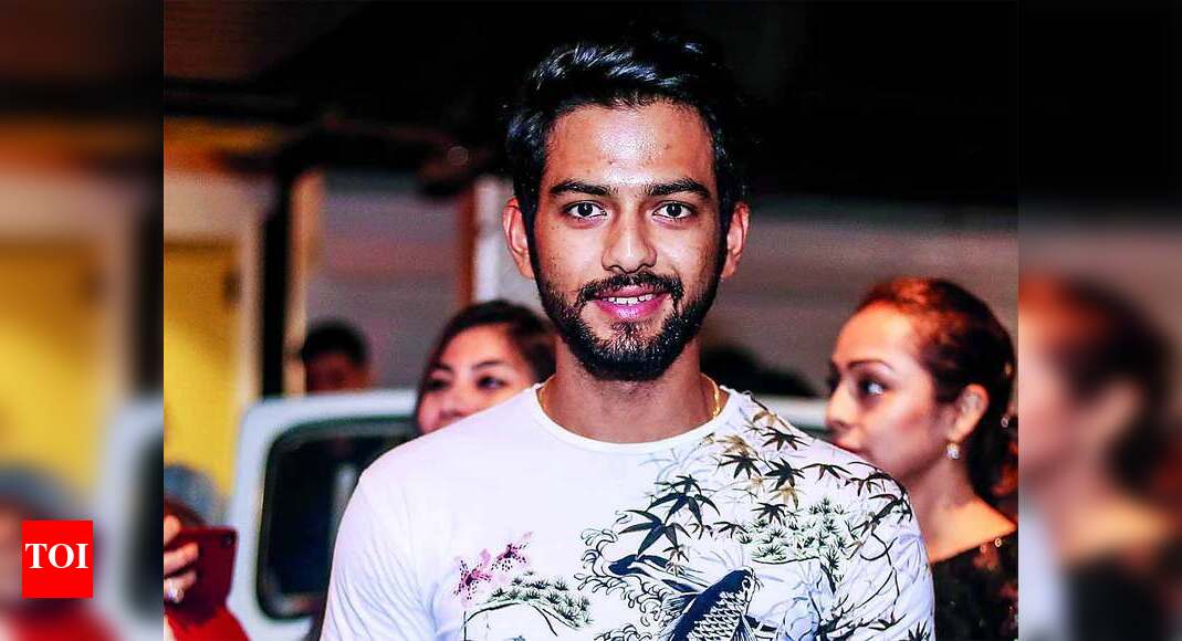 AAP MLA Pandey helps Unmukt Chand with life-saving drug for Covid ...