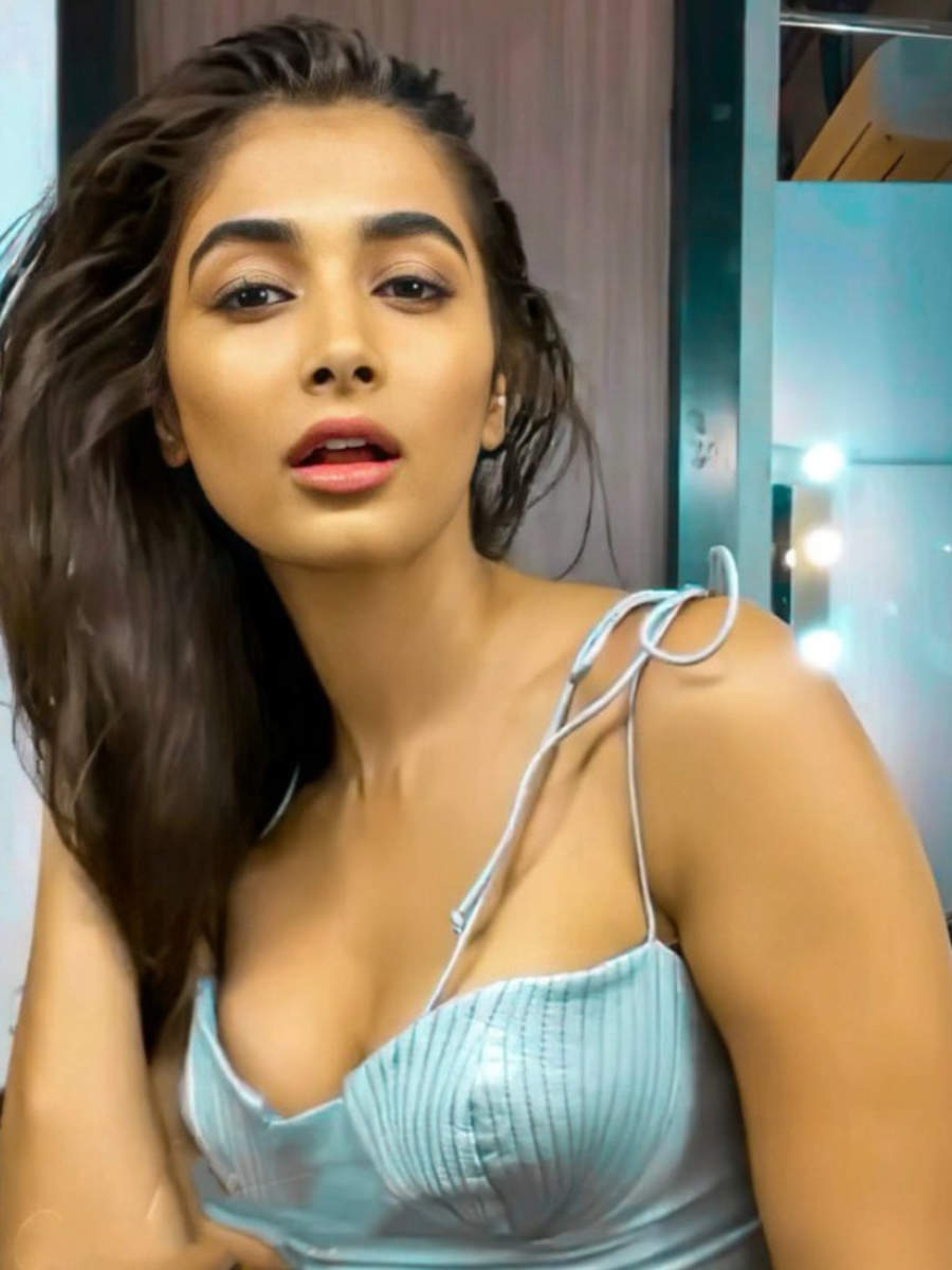 These Beguiling Pictures of Pooja Hegde Set Social Media On Fire ...