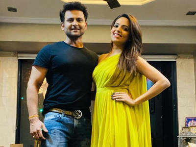 Exclusive: The Kapil Sharma Show fame Sugandha Mishra reveals details of beau Sanket Bhosale and her wedding trousseau