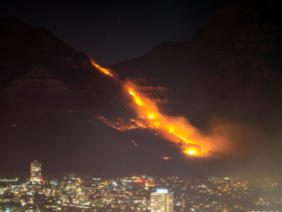 Cape Town wildfire: About 90% of blaze now contained