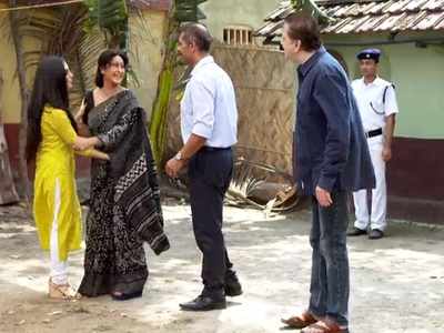 Sreemoyee: Dithi finally meets her parents