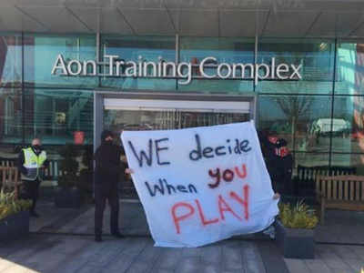 Manchester United fans breach training ground security to protest against Glazers