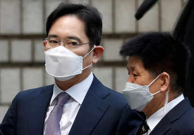 Samsung leader Jay Y Lee attends trial amid calls for pardon