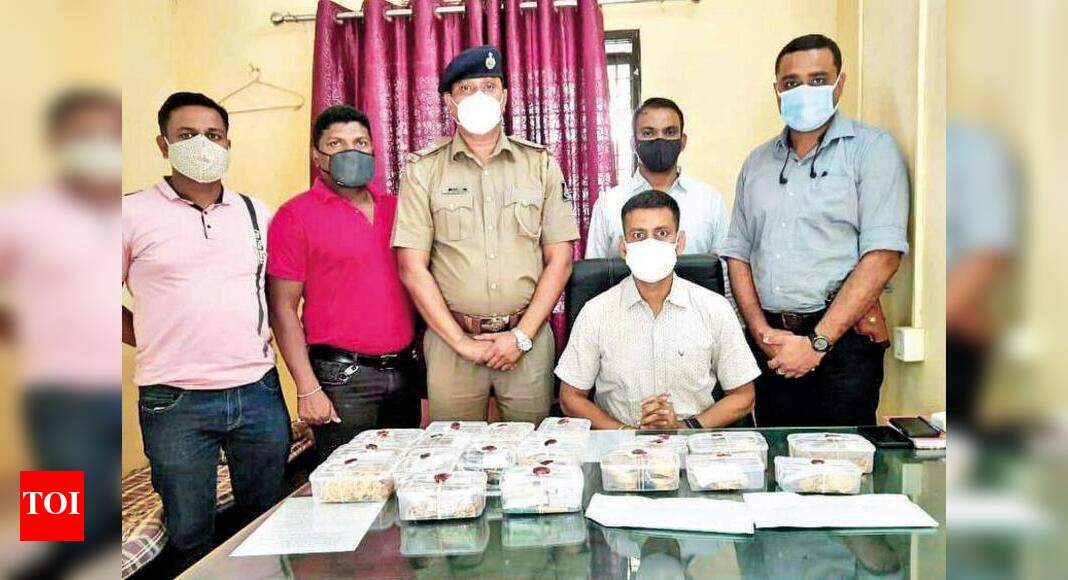 Bhel-puri seller, spot boy caught for theft on train | Vadodara News - Vimarsana News
