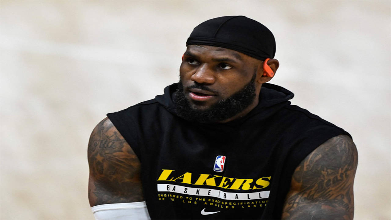 LeBron James explains why he deleted tweet about police shooting