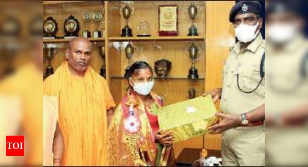 TN girl, who picks trash, returns Rs 58k to owner