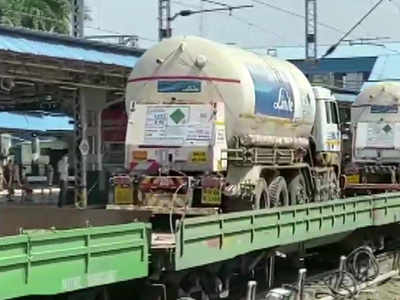 Oxygen Express reaches Nashik in Maharashtra, four tankers unloaded