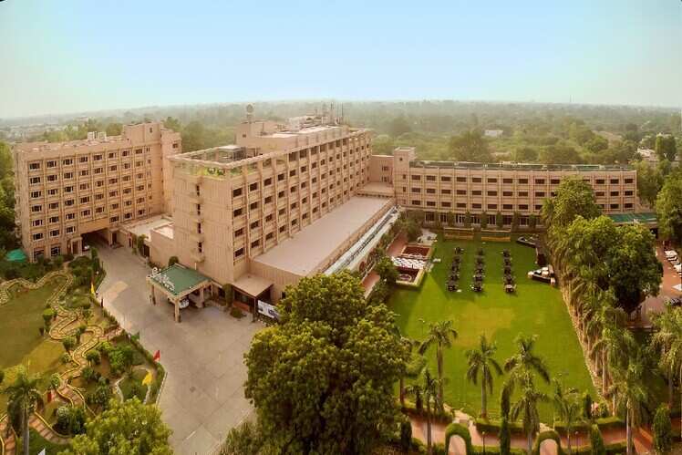 Hotel Clarks Shiraz, Agra