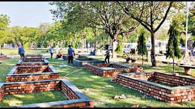 Delhi: Parks and parking lots turn into cremation grounds