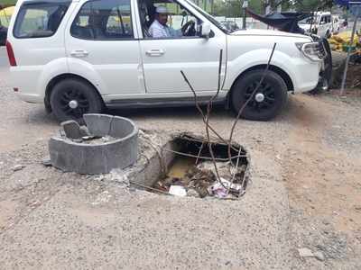 Damaged road to guduvanchery register office