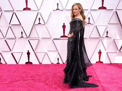 Red carpet makes a comeback at Oscars