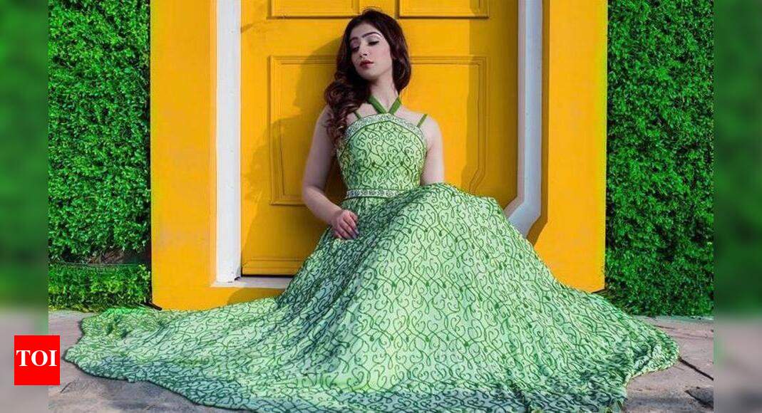 gown models for engagement