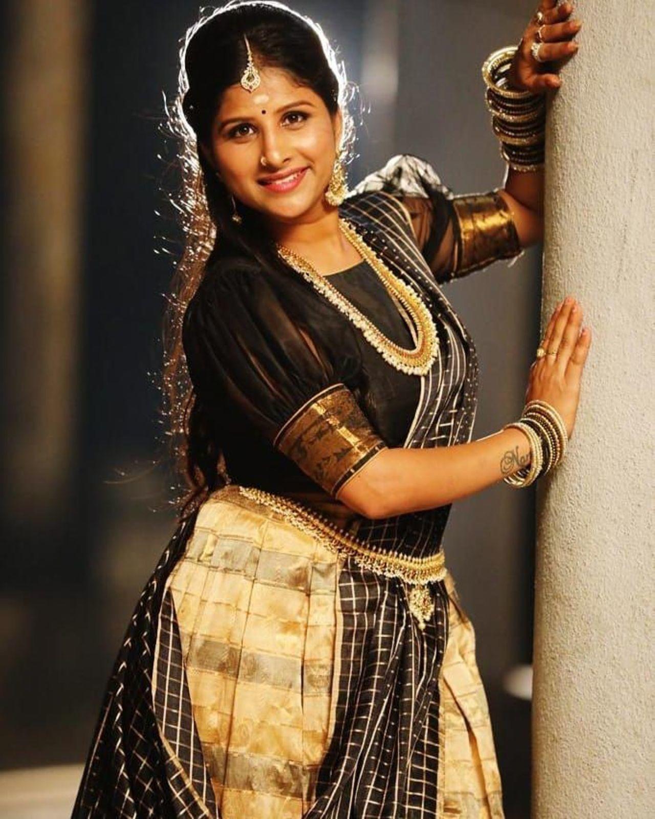 Mangli to make her acting debut in Sandalwood | Kannada Movie News - Times  of India