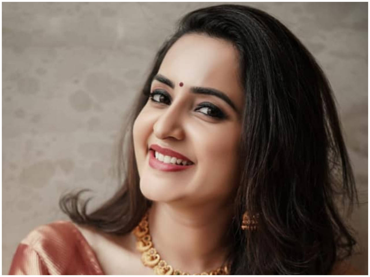 Bhama gets emotional as she sees the clay impression of her baby's ...