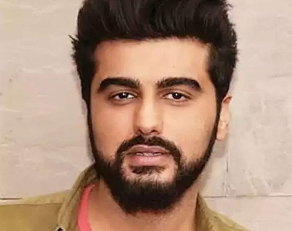 
From Arjun Kapoor to Warina Hussain, B-Town celebs who created buzz on social media recently
