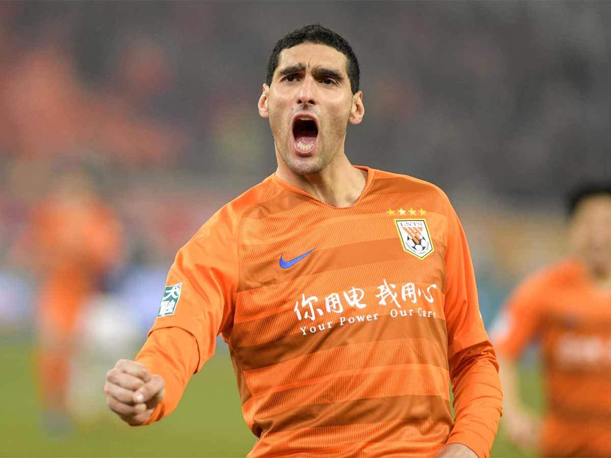 Late Fellaini header earns Shandong second straight win | Football News -  Times of India