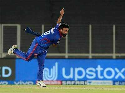 IPL 2021: Amit Mishra applies saliva on ball, umpire gives first warning