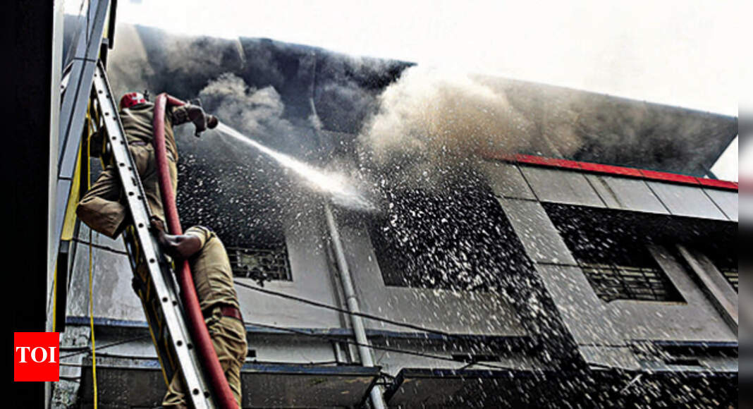 Kochi Major fire breaks out at building at Pallimukku Kochi News