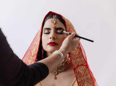 Popular makeup artist shares handy tips to glow on your wedding day