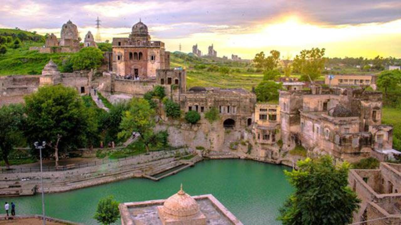 Pakistan's ancient Katas Raj temples back under control of govt board |  Chandigarh News - Times of India