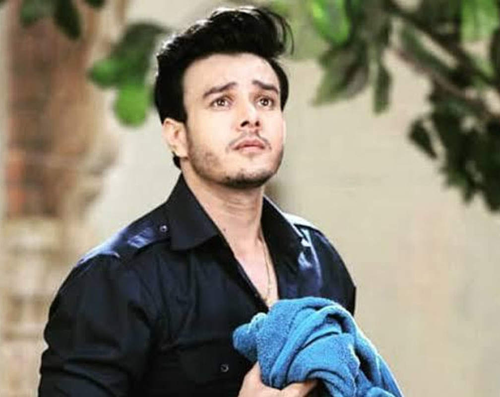 
Aniruddh Dave gets shifted to ICU after testing COVID-19 positive, friend Aastha Chaudhary requests fans to pray for the actor
