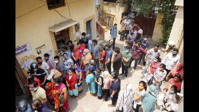 Social distancing norms go for a toss at vaccine centres