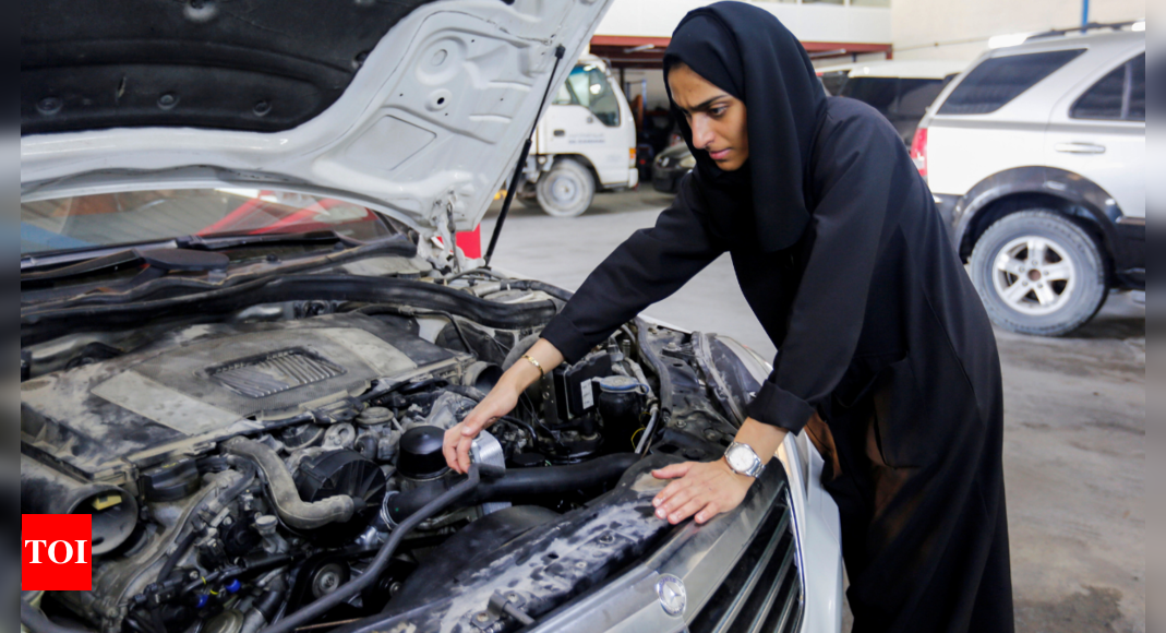Riparazione auto negli Emirati Arabi Uniti: Rompere le barriere: il proprietario di un’autofficina che si fa strada negli Emirati Arabi Uniti