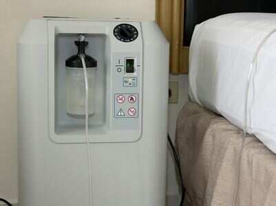 How does an oxygen concentrator help patients?