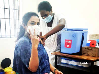 Actress Aarthi Ramkumar receives her first dose of COVID-19 vaccine; says, "stay safe and get vaccinated"
