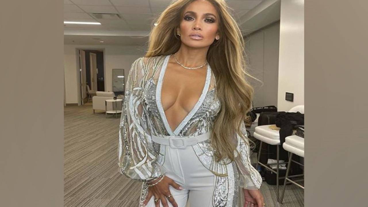 Jennifer Lopez shares stunning BTS pictures from live concert | English  Movie News - Times of India