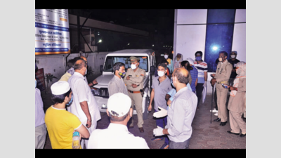 Five die in Meerut hosp allegedly due to lack of oxygen, families create ruckus, attack hosp staff