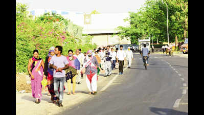 Telangana: Daily wagers from Old City heading back to their states