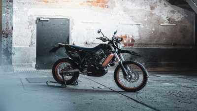 Research 2024
                  HUSQVARNA 701 Enduro, LR pictures, prices and reviews