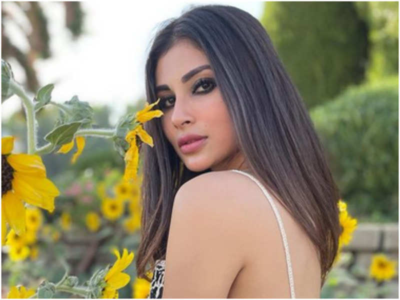 Mouni Roy encourages fans to contribute in whichever way they can