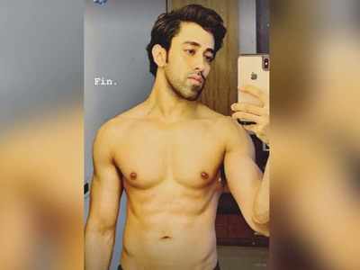 Pratik Deshmukh shares a shirtless picture and shows off his chiseled body in this mirror selfie