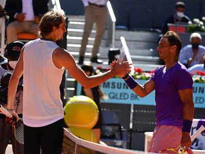 Alexander Zverev (L) shakes hands with Rafael Nadal after their match. (AFP Photo)