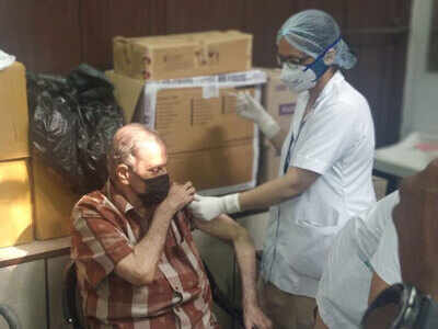 A day after being refused, Nari Contractor, wife and son get vaccine at Cama hospital