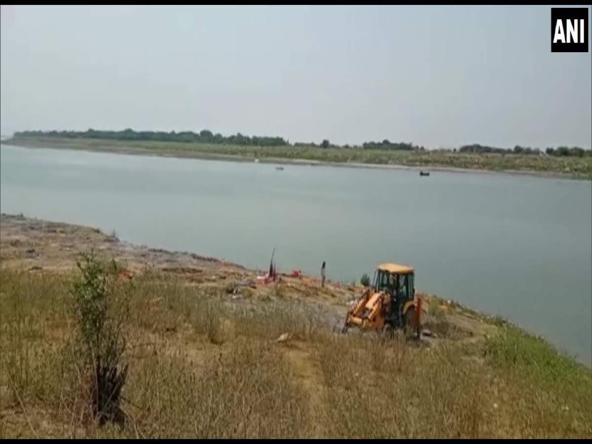 Buxar news: Bodies of suspected Covid-19 victims found floating in Ganges  in Bihar | Patna News - Times of India