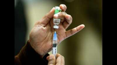 1,800 people of 18 plus, 1400 of 45 plus take vaccine jab on the opening day in Jhansi