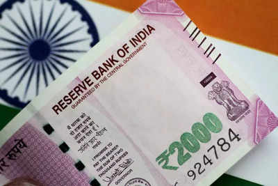 Rupee falls 17 paise to 73.51 against US dollar in early trade