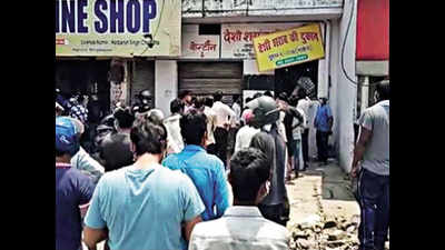 Covid norms go for a toss as liquor shops open after 10 days