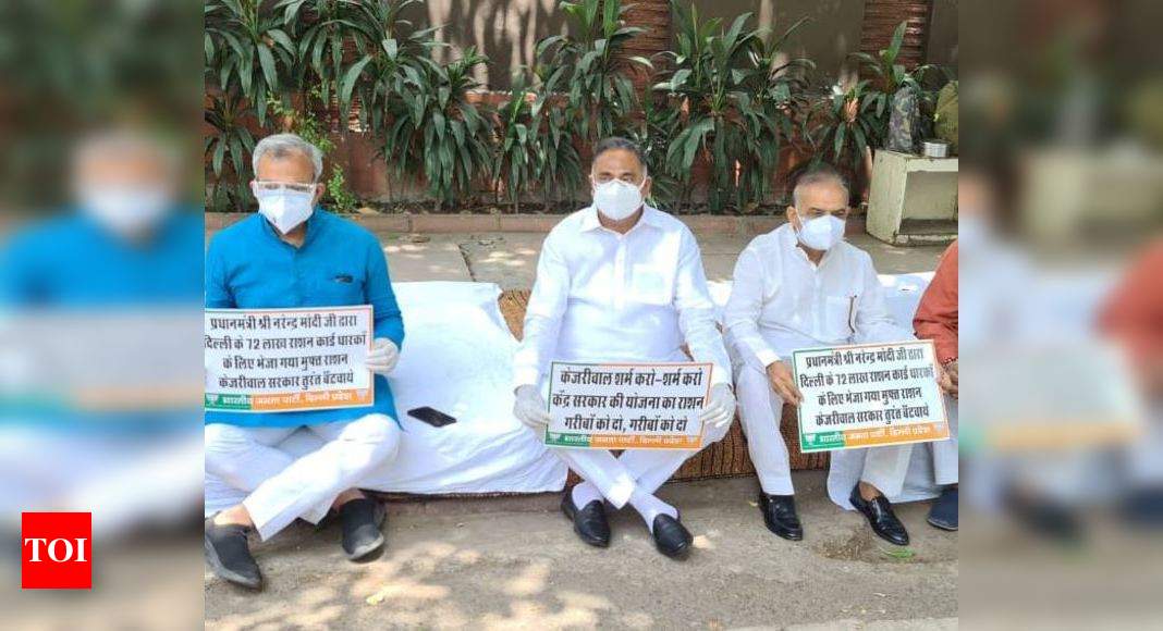 Delhi BJP Leaders Protest Outside CM Residence Over Delay In Ration ...