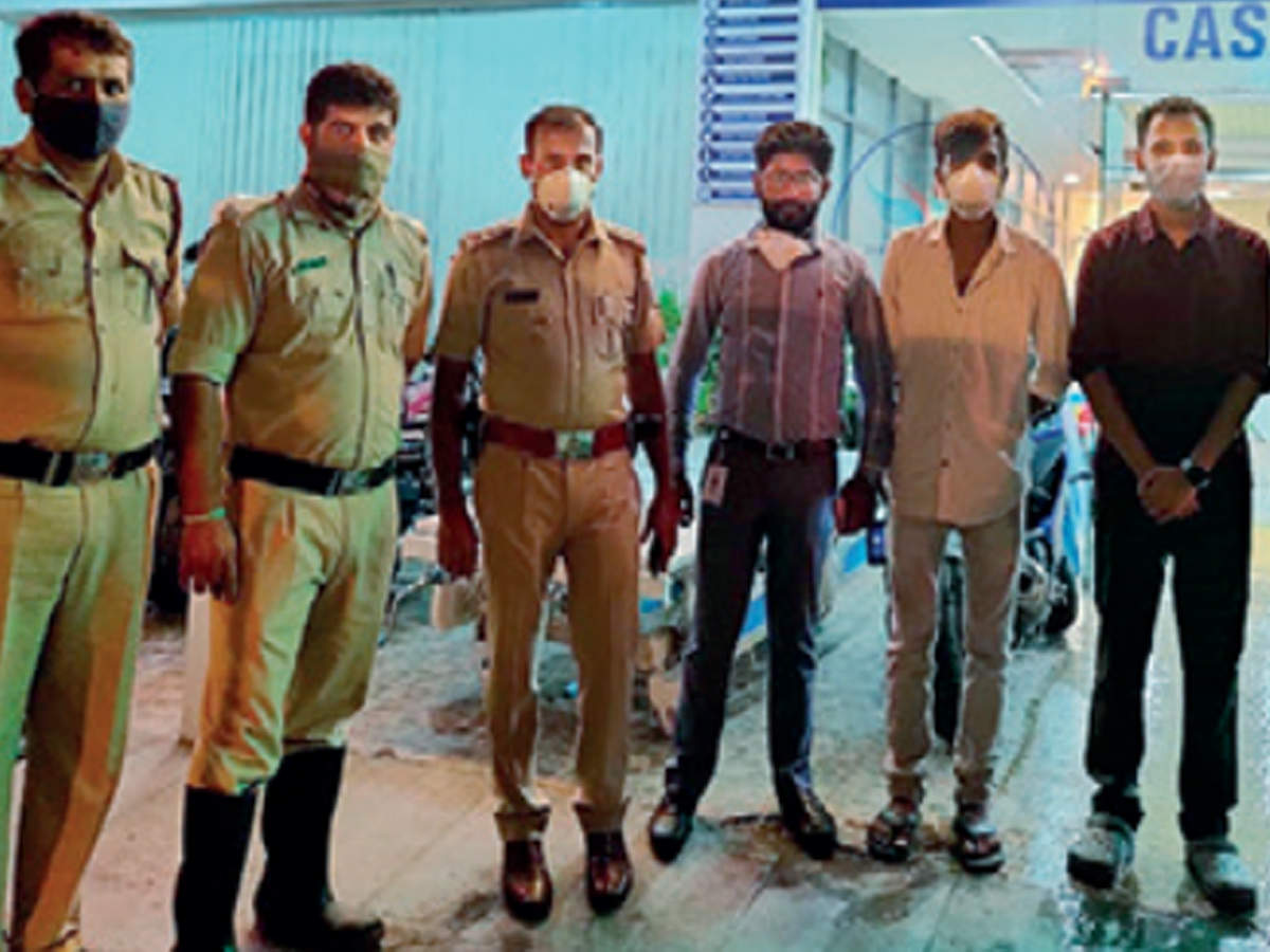 Police, Sonu Sood's NGO avert oxygen crisis at Bengaluru hospital |  Bengaluru News - Times of India