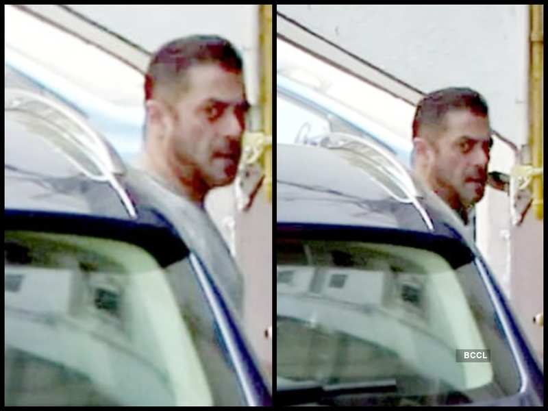 Salman Khan makes his first appearance post the release of ‘Radhe: Your Most Wanted Bhai’ as he arrives at his residence to celebrate Eid with family