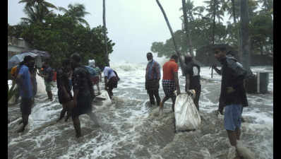 Heavy rain lashes parts of Kerala, floods feared; government ready