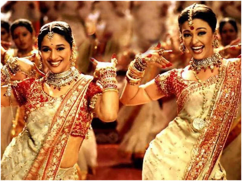 Madhuri Dixit-Aishwarya Rai&amp;#39;s &amp;#39;Dola Re&amp;#39; song from &amp;#39;Devdas&amp;#39; needed 16 days  of shooting- Exclusive! | Hindi Movie News - Times of India