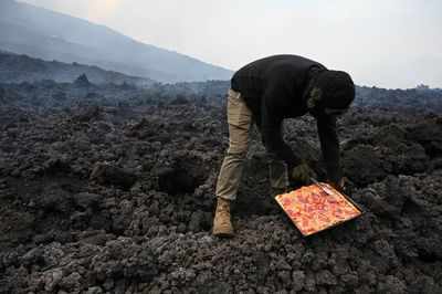 Cooked at 1,000 degrees Celsius: Man cooks pizza on smouldering volcanic lava