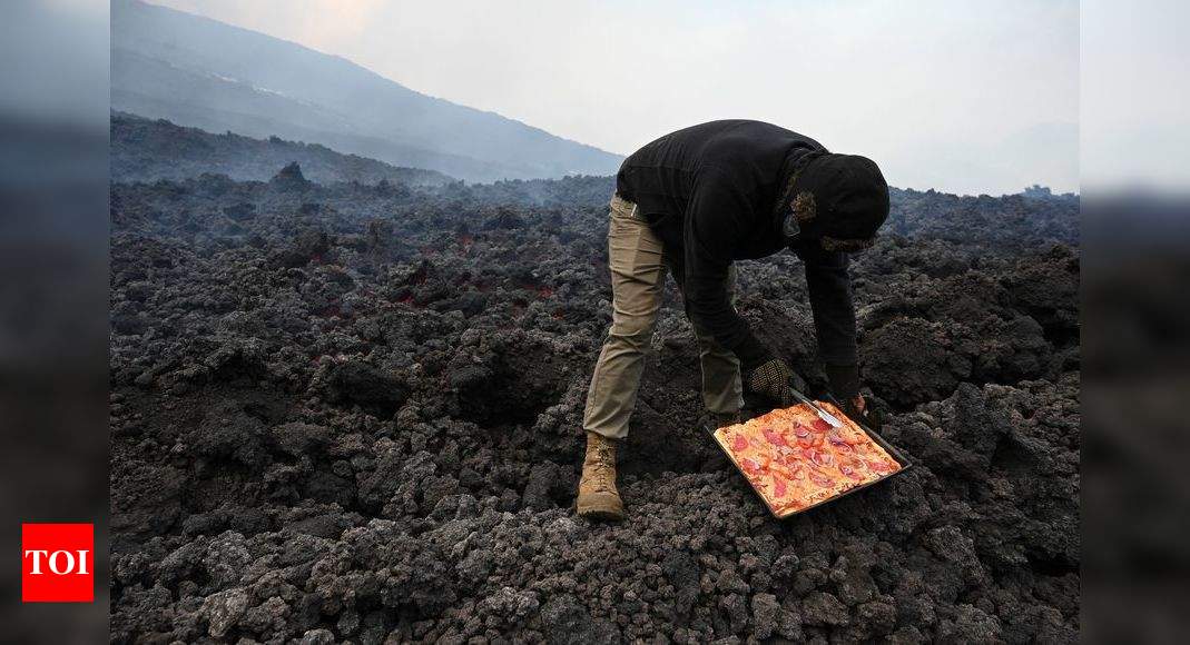 Cocinado a 1.000 grados Celsius: hombre cocina pizza en lava volcánica humeante