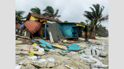 8 die, 3 missing as cyclone Tauktae batters Karnataka coast; 300 homes damaged