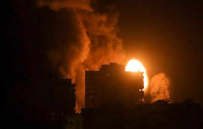 Israeli air strikes hit Gaza as fighting enters second week